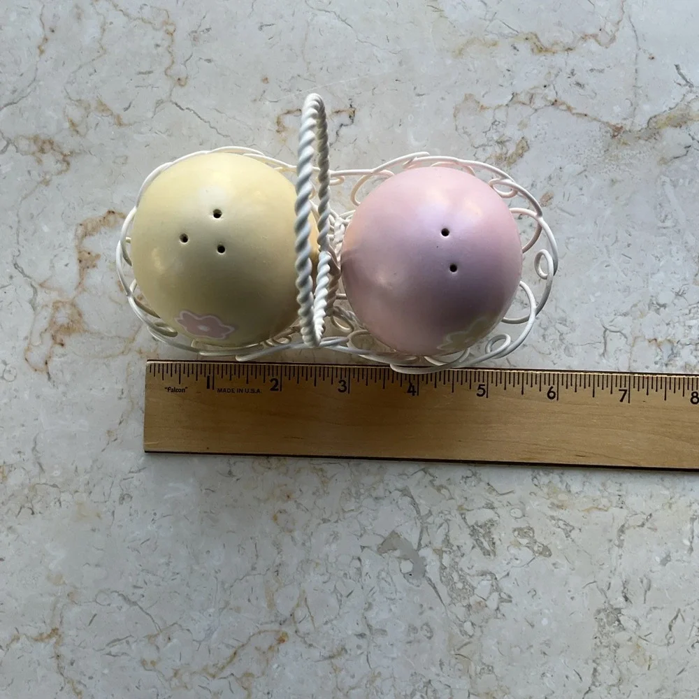 Easter‎ Egg Salt & Pepper Shakers Pink & Yellow Flowers on Front In Wire Basket